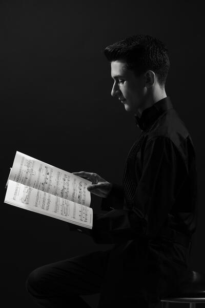 Sevan Gharibian profile (B&W)